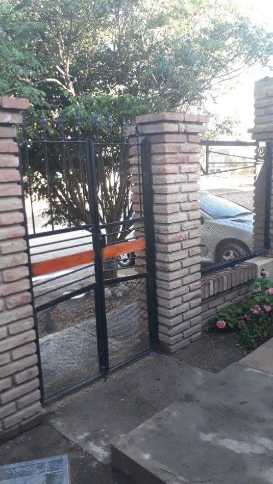 VENTA CASA EN LA CIUDAD DE LA PUNTA 