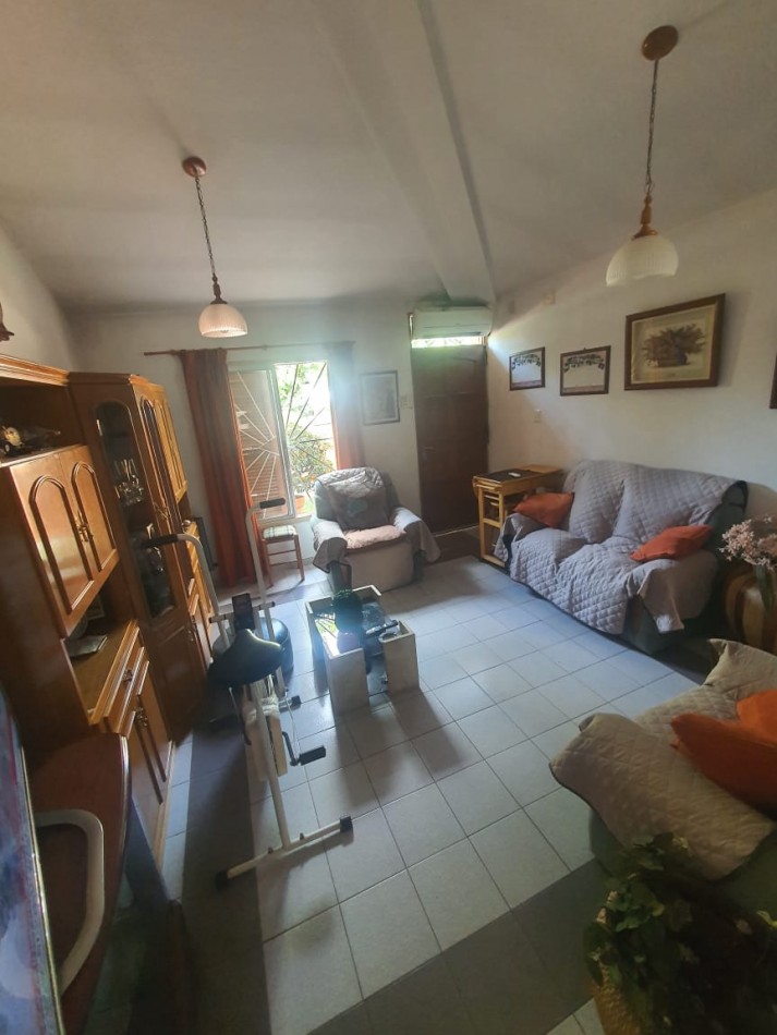 Venta de Casa con Departamento en Juana Koslay