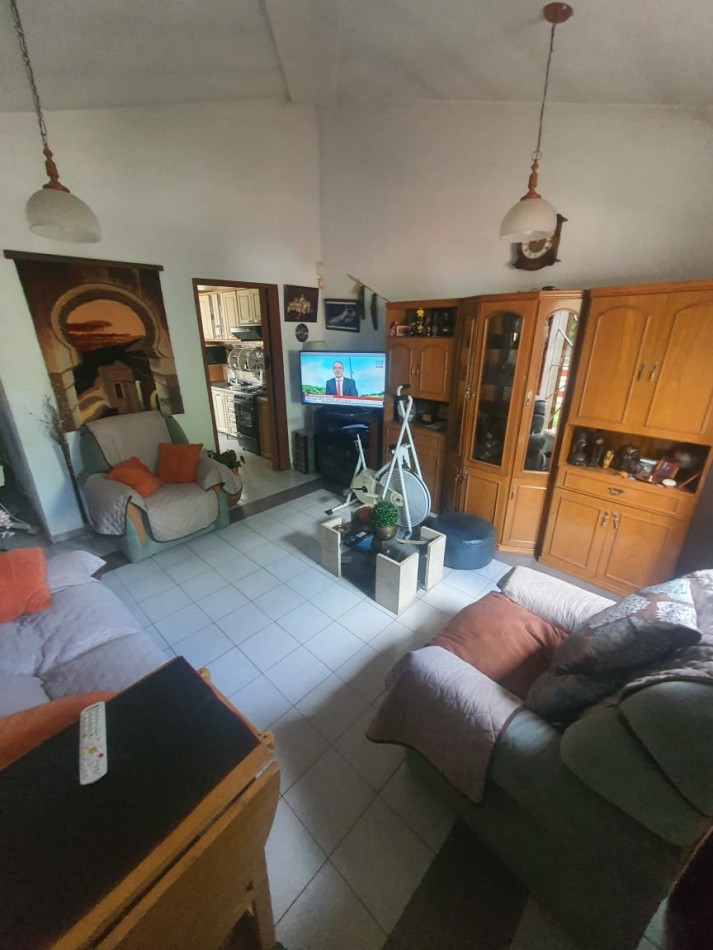 Venta de Casa con Departamento en Juana Koslay