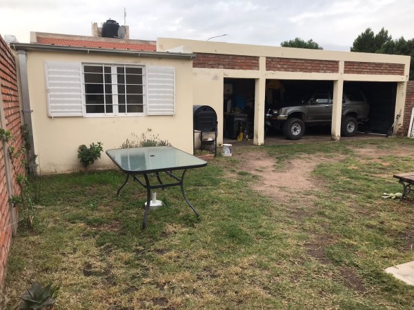 Venta de Casa "Barrio Los Lapachos"