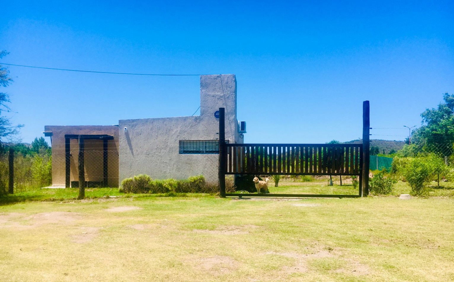 VENTA CASA BARRANCAS DE KOSLAY SOBRE AUTOPISTA LOS PUQUIOS, SAN LUIS