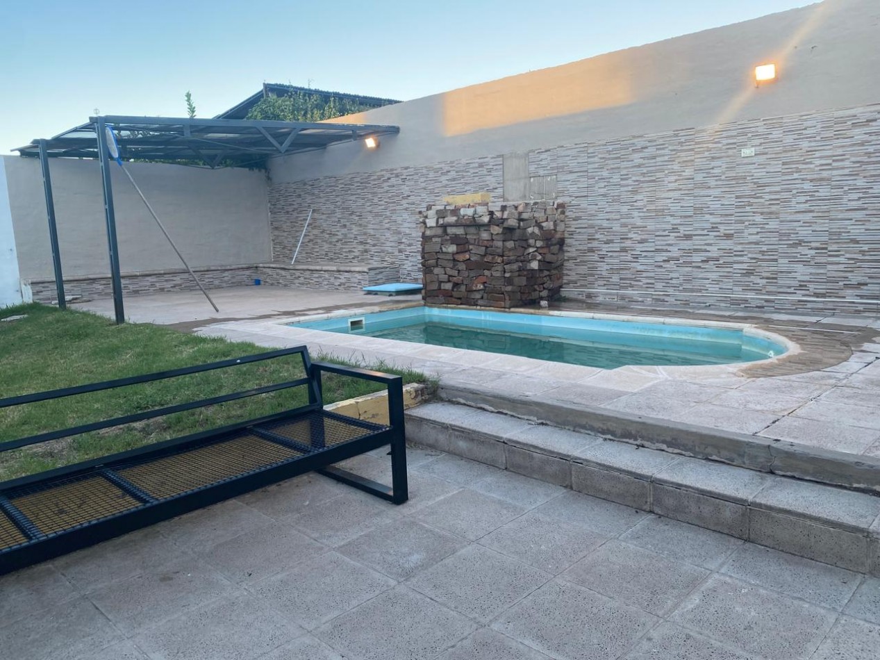 VENTA CASA BARRIO LOS LAPACHOS CON PISCINA