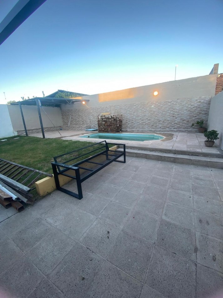 VENTA CASA BARRIO LOS LAPACHOS CON PISCINA