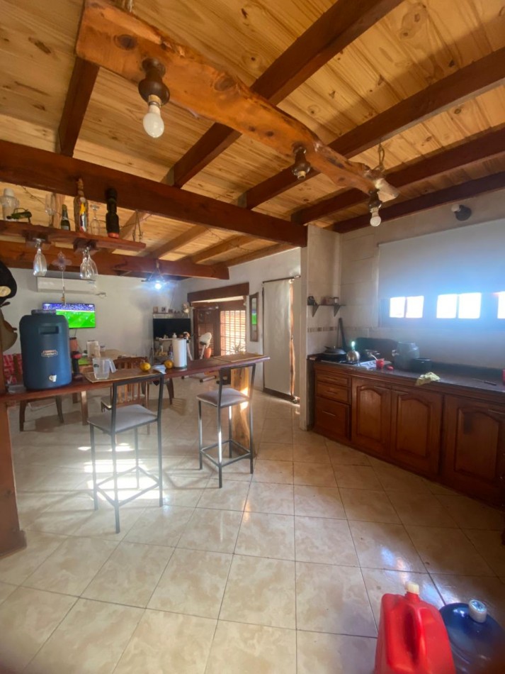 VENTA CASA ESTILO CABAÑA ALPINA, A METROS DE AUTOPISTA 25 DE MAYO, CIUDAD DE LA PUNTA SAN LUIS.