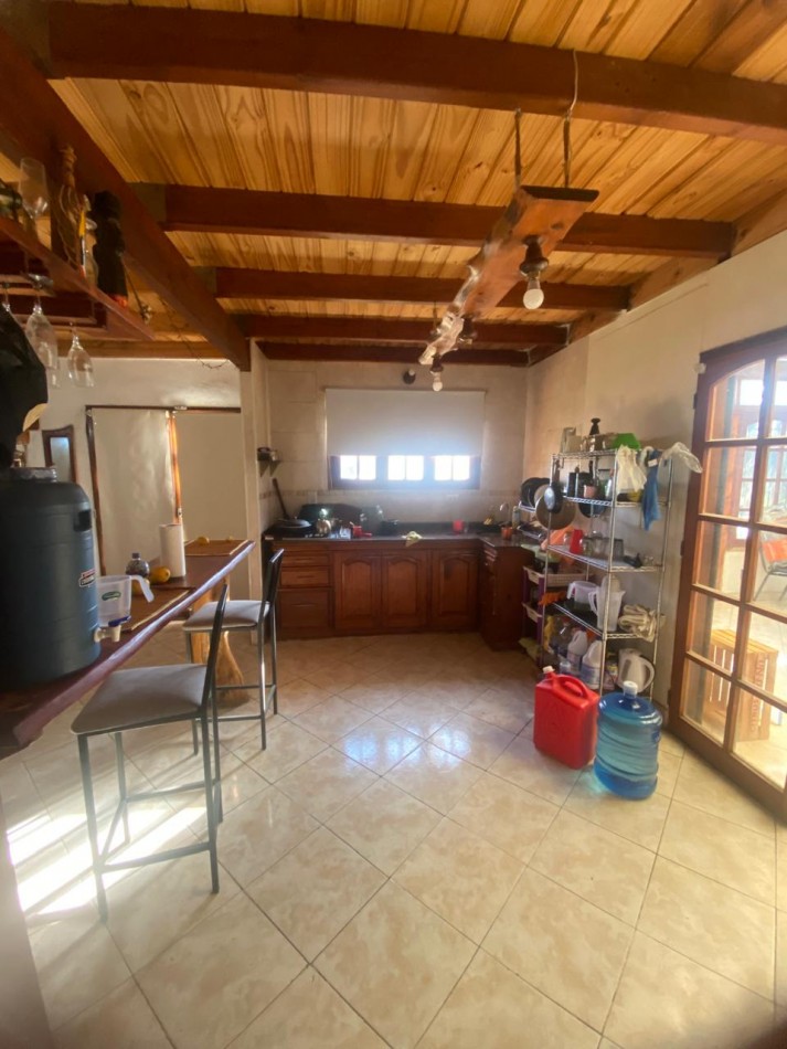 VENTA CASA ESTILO CABAÑA ALPINA, A METROS DE AUTOPISTA 25 DE MAYO, CIUDAD DE LA PUNTA SAN LUIS.