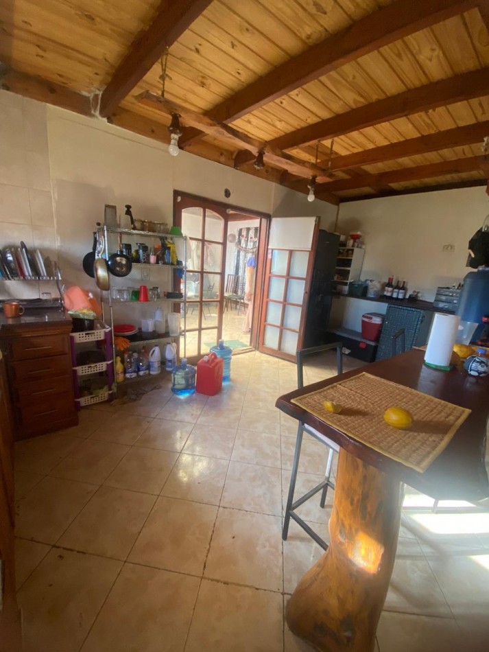 VENTA CASA ESTILO CABAÑA ALPINA, A METROS DE AUTOPISTA 25 DE MAYO, CIUDAD DE LA PUNTA SAN LUIS.