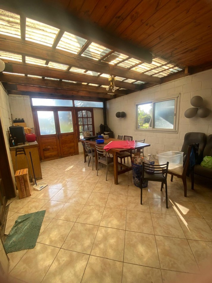 VENTA CASA ESTILO CABAÑA ALPINA, A METROS DE AUTOPISTA 25 DE MAYO, CIUDAD DE LA PUNTA SAN LUIS.
