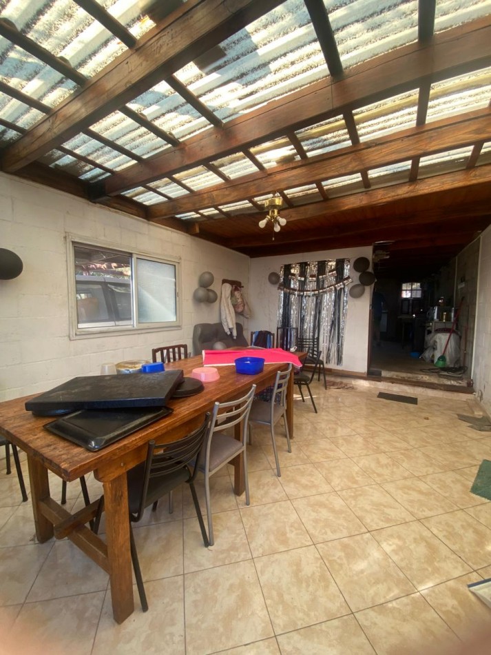 VENTA CASA ESTILO CABAÑA ALPINA, A METROS DE AUTOPISTA 25 DE MAYO, CIUDAD DE LA PUNTA SAN LUIS.