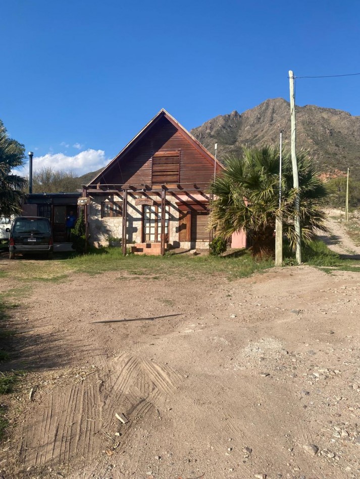 VENTA CASA ESTILO CABAÑA ALPINA, A METROS DE AUTOPISTA 25 DE MAYO, CIUDAD DE LA PUNTA SAN LUIS.