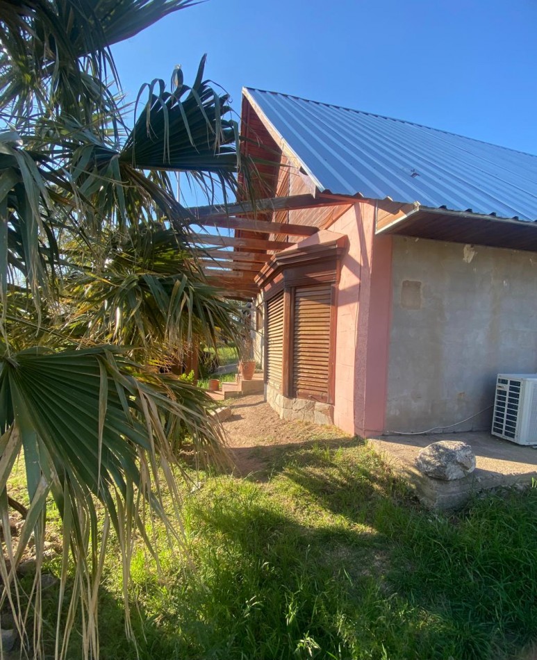 VENTA CASA ESTILO CABAÑA ALPINA, A METROS DE AUTOPISTA 25 DE MAYO, CIUDAD DE LA PUNTA SAN LUIS.