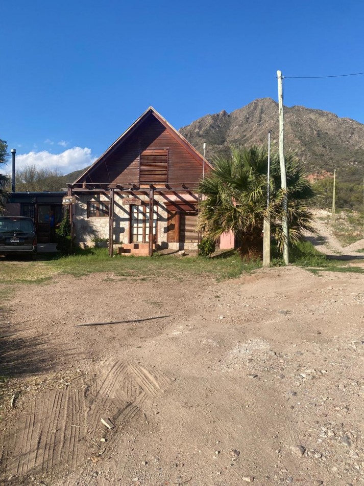 VENTA CASA ESTILO CABAÑA ALPINA, A METROS DE AUTOPISTA 25 DE MAYO, CIUDAD DE LA PUNTA SAN LUIS.