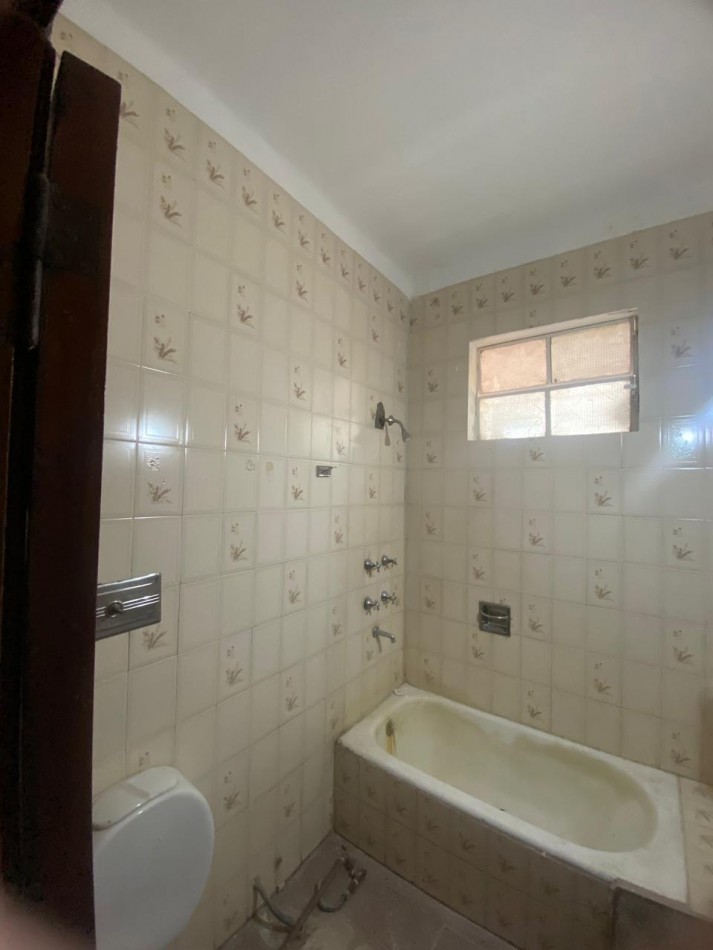 VENTA CASA CALLE ALMIRANTE BROW A METROS DE JUSTO DARACT. SAN LUIS.