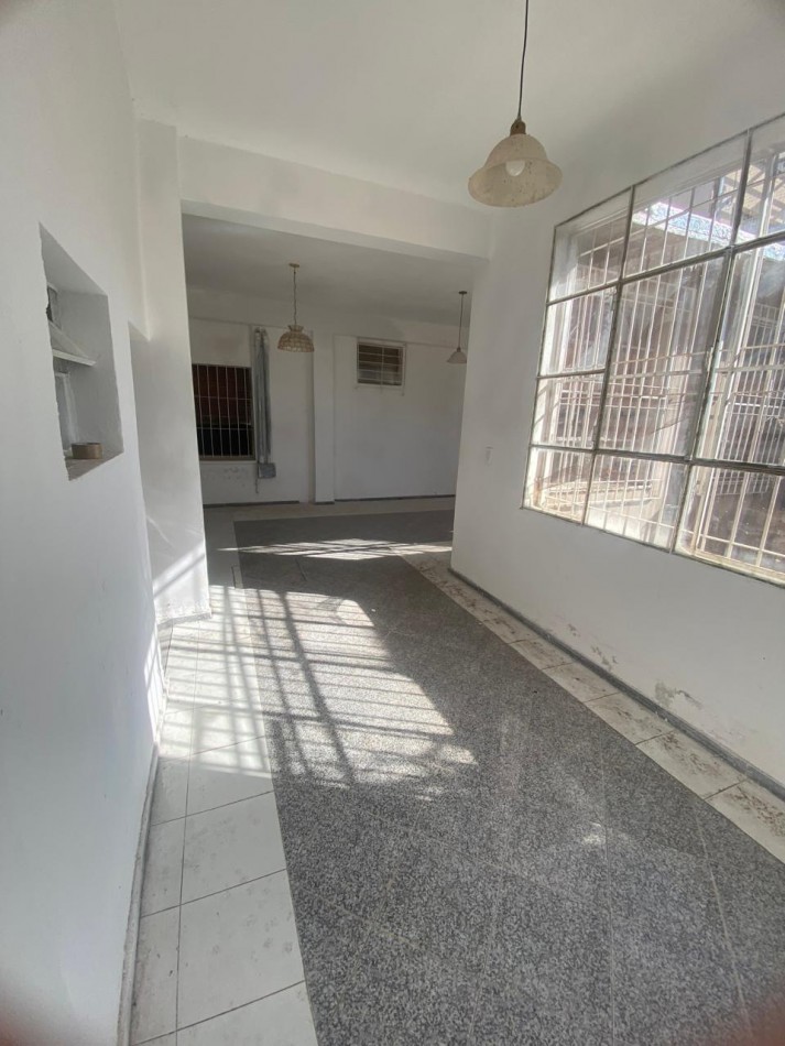 VENTA CASA CALLE ALMIRANTE BROW A METROS DE JUSTO DARACT. SAN LUIS.