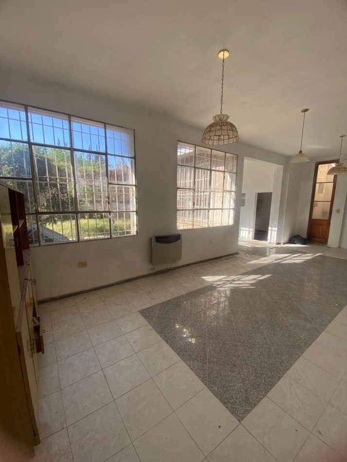 VENTA CASA CALLE ALMIRANTE BROW A METROS DE JUSTO DARACT. SAN LUIS.