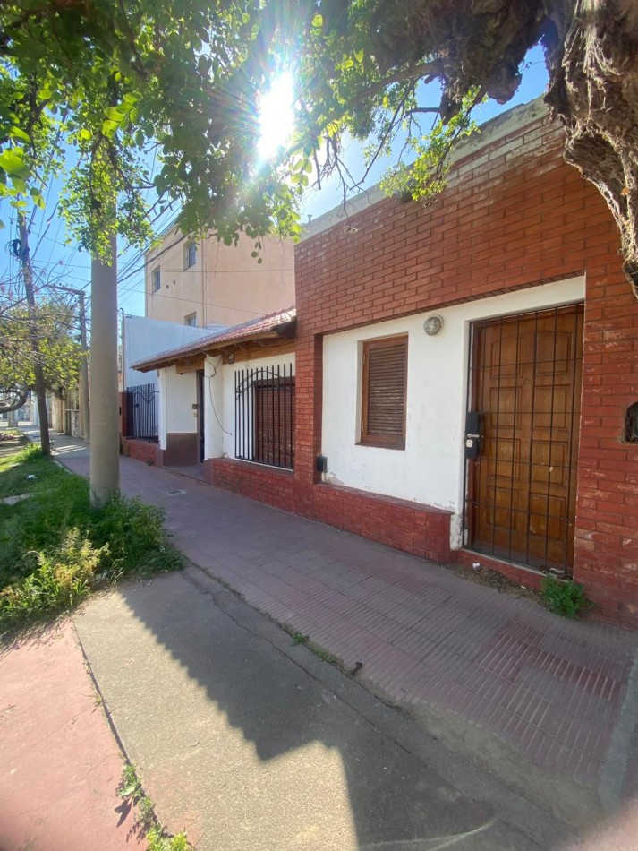 VENTA CASA CALLE ALMIRANTE BROW A METROS DE JUSTO DARACT. SAN LUIS.