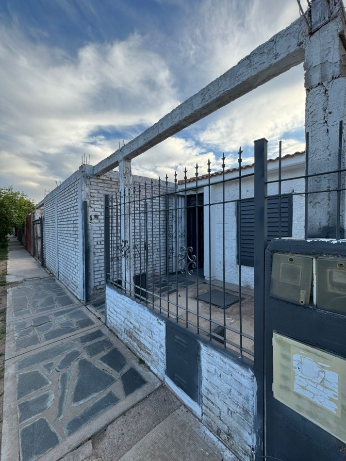 ALQUILER CASA A 6 CUADRAS APROX DE LA PLAZA DE LOS NIÑOS, CIUDAD DE LA PUNTA. SAN LUIS.