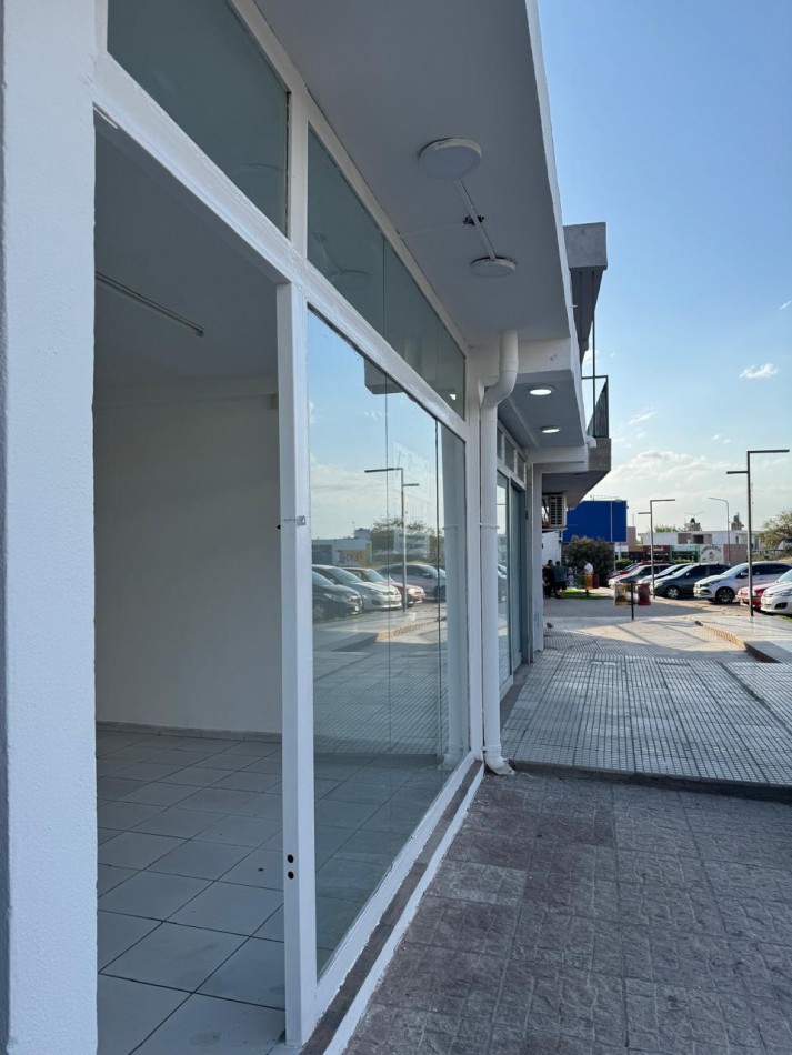 ALQUILER LOCAL COMERCIAL, ANILLO COMERCIAL , ZONA ESTACION DE SERVICIO LA PUNTA, SAN LUIS.