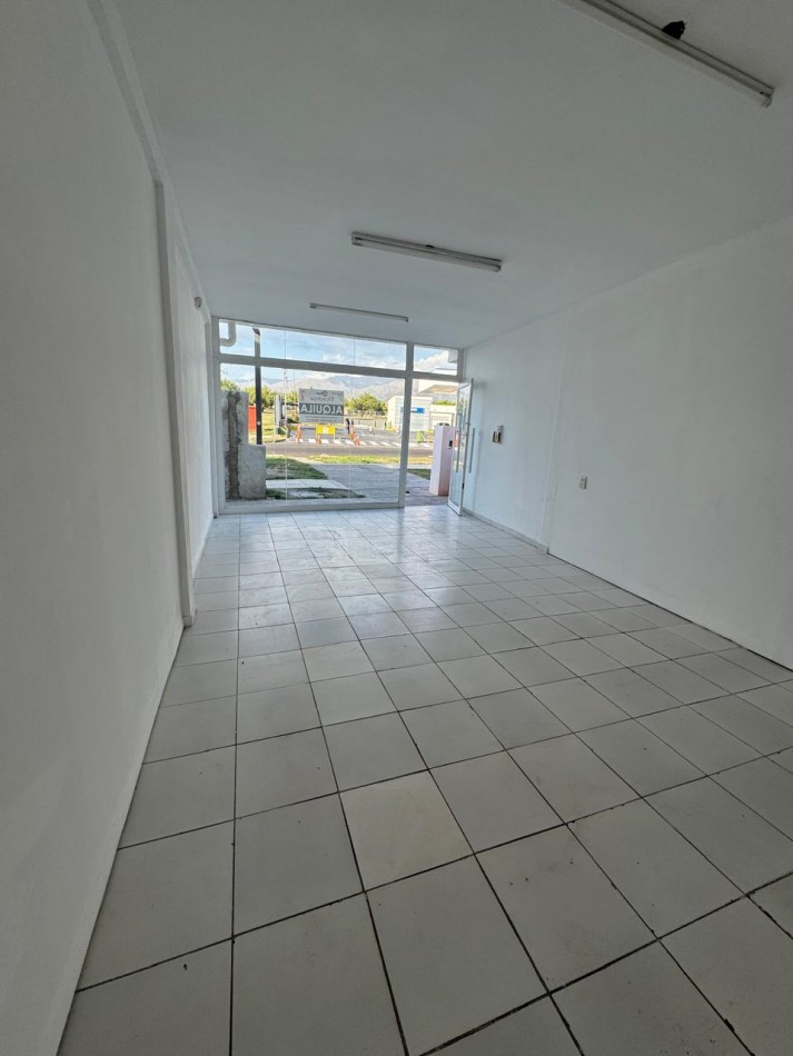 ALQUILER LOCAL COMERCIAL, ANILLO COMERCIAL , ZONA ESTACION DE SERVICIO LA PUNTA, SAN LUIS.