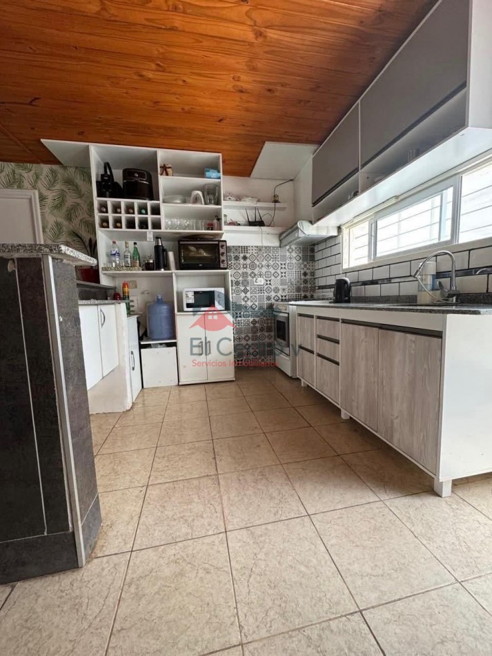 VENTA CASA CON PILETA Y DOS MONOAMBIENTES, EN BARRIO POZO DEL CARRIL POR RUTA 146, ENTRE LA PUNTA Y SAN LUIS.-