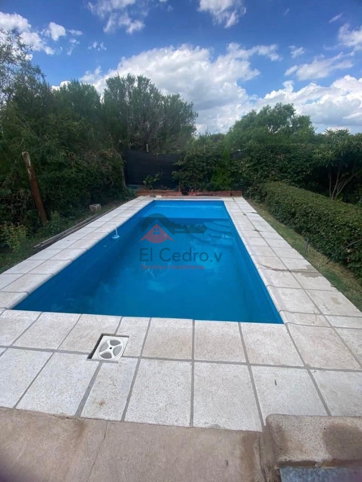 VENTA CASA CON PILETA Y DOS MONOAMBIENTES, EN BARRIO POZO DEL CARRIL POR RUTA 146, ENTRE LA PUNTA Y SAN LUIS.-