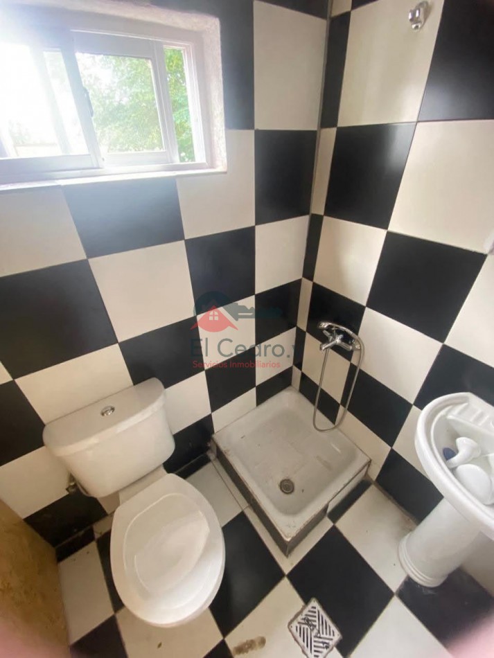 VENTA CASA CON PILETA Y DOS MONOAMBIENTES, EN BARRIO POZO DEL CARRIL POR RUTA 146, ENTRE LA PUNTA Y SAN LUIS.-