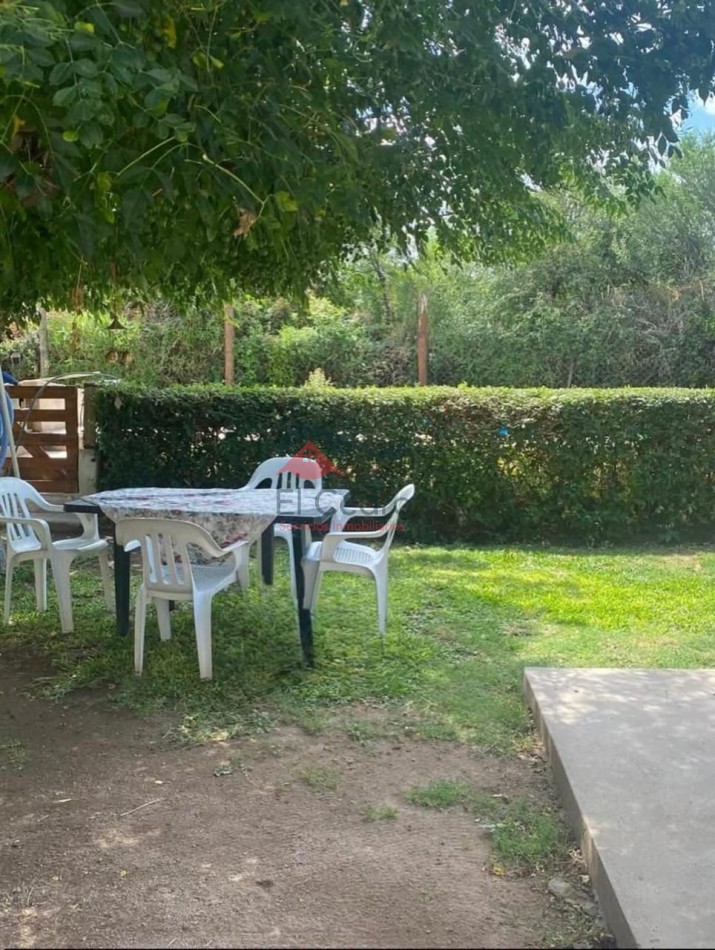 VENTA CASA CON PILETA Y DOS MONOAMBIENTES, EN BARRIO POZO DEL CARRIL POR RUTA 146, ENTRE LA PUNTA Y SAN LUIS.-