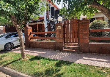 Venta de Casa con Departamento en Juana Koslay