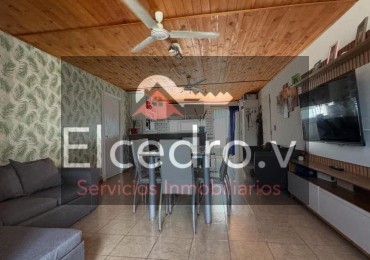 VENTA CASA CON PILETA Y DOS MONOAMBIENTES, EN BARRIO POZO DEL CARRIL POR RUTA 146, ENTRE LA PUNTA Y SAN LUIS.-